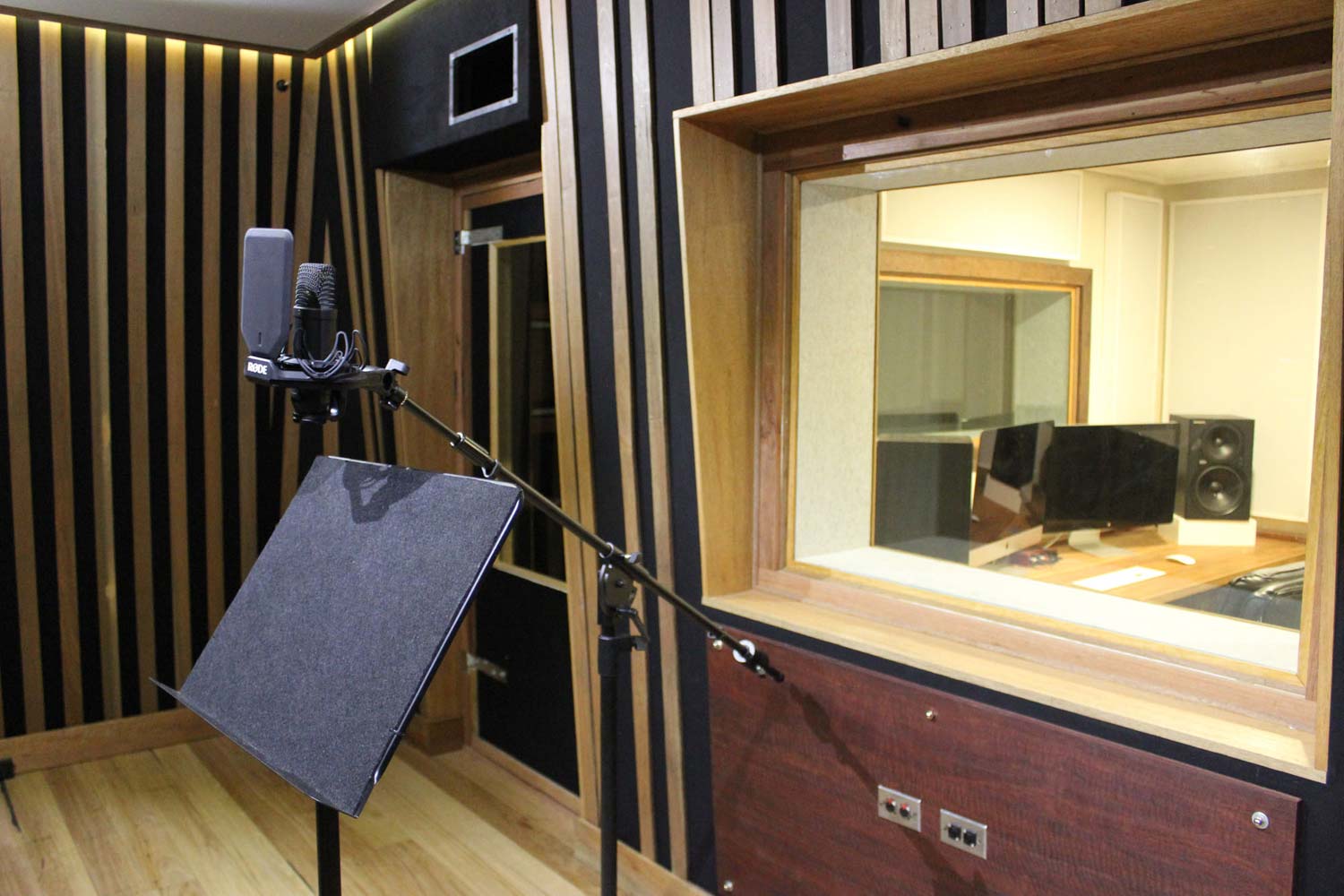 Film Plus Recording Studio 01 | AIE